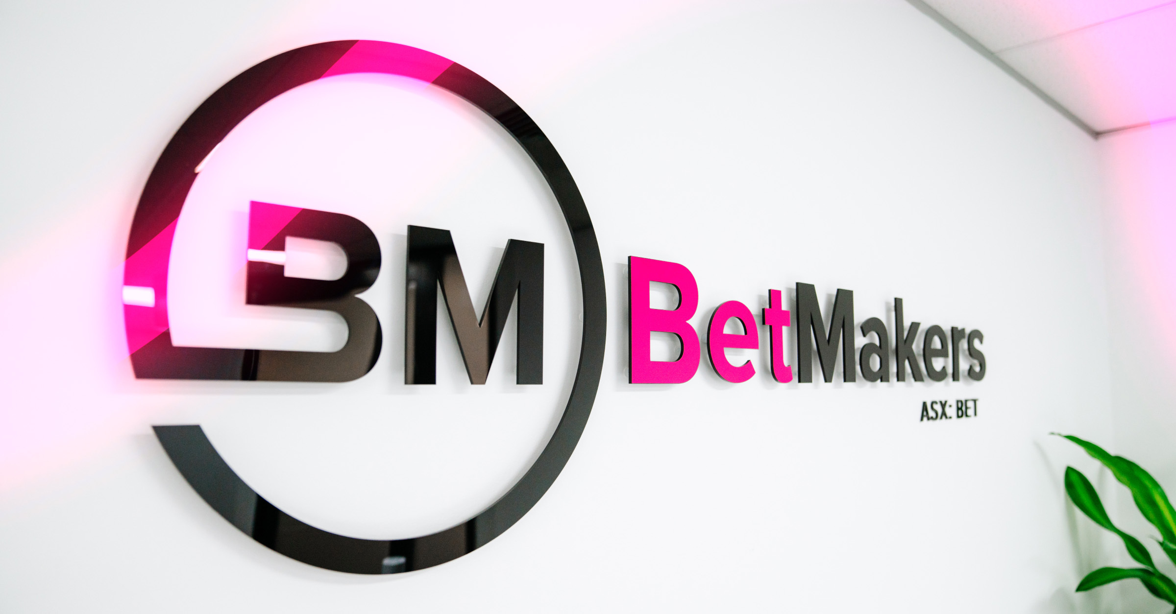 BetMakers signs multi-year agreement to launch CrownBet